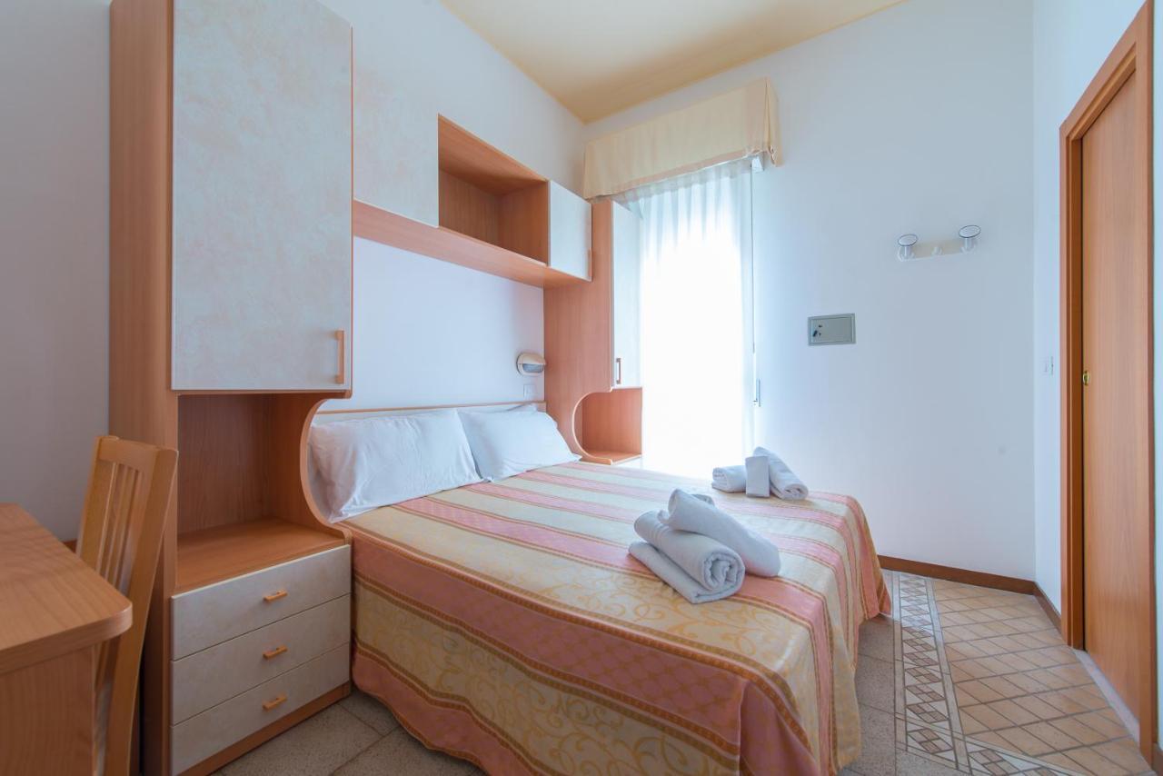 Hotel Galassia リミニ エクステリア 写真