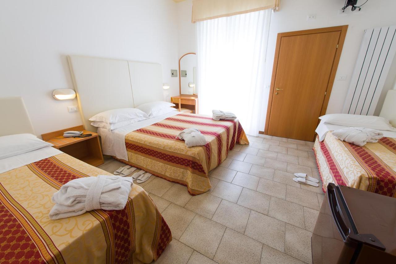 Hotel Galassia リミニ エクステリア 写真